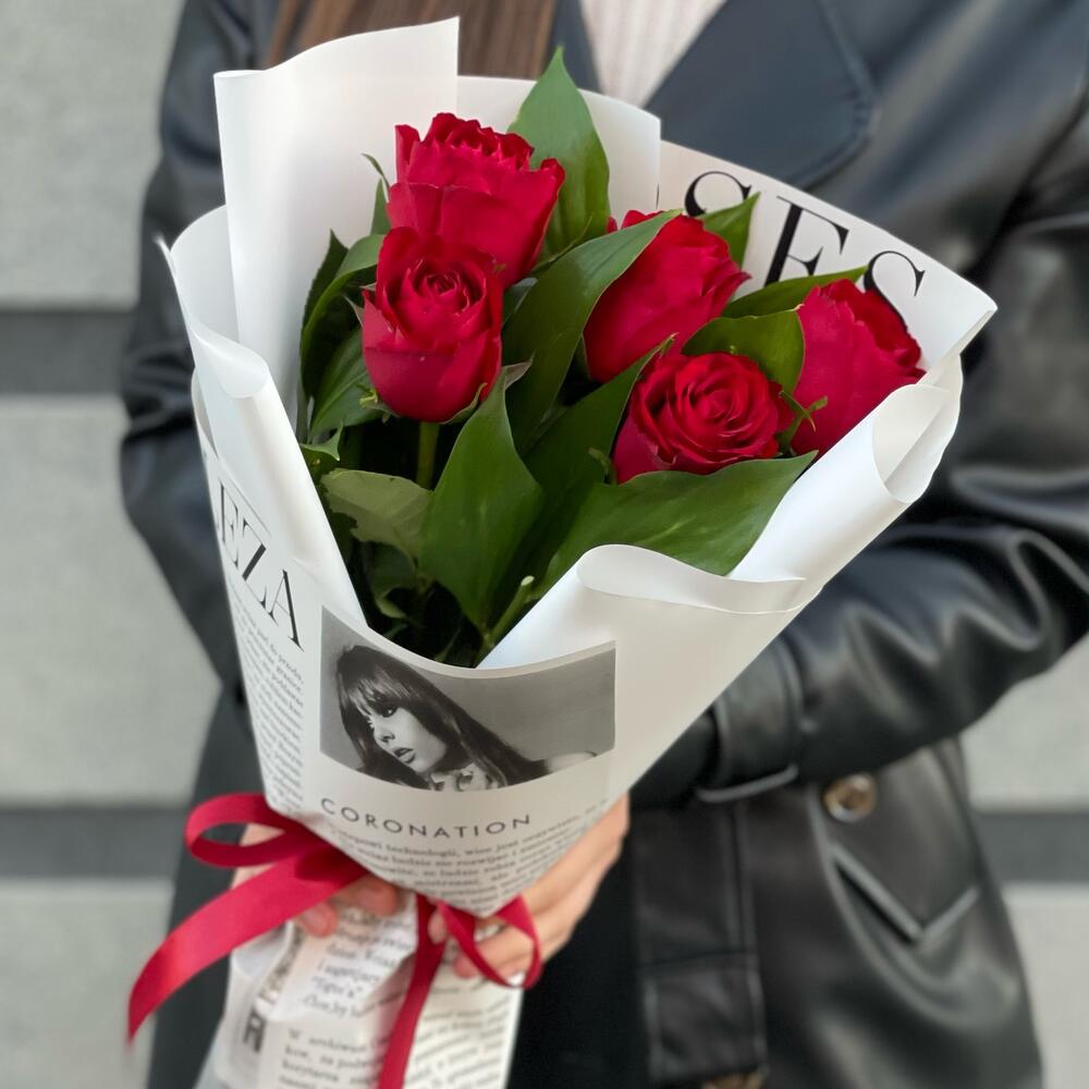 https://content2.flowwow-images.com/data/flowers/1000x1000/77/1741021179_88905277.jpg